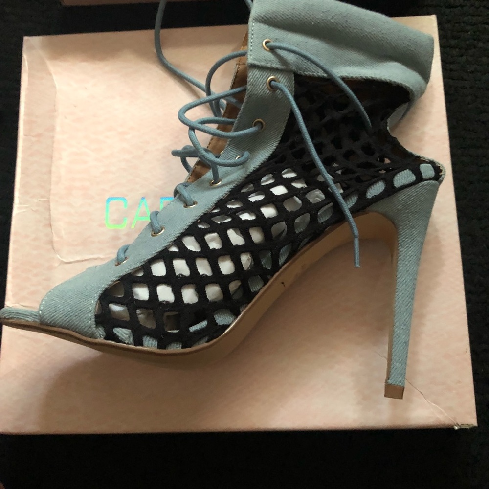 BRAND NEW FASHION LACE HEELS SOLD BY FASHION NOVA